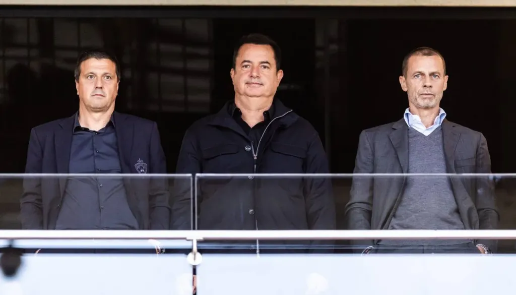 FOTO: Maribor gostil enega najvplivnejših mož evropskega nogometa, tako so ga sprejeli