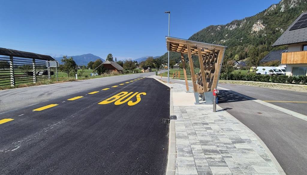 Doslovče dobile novo avtobusno postajališče: vstopna točka vasi je zdaj celovito urejena