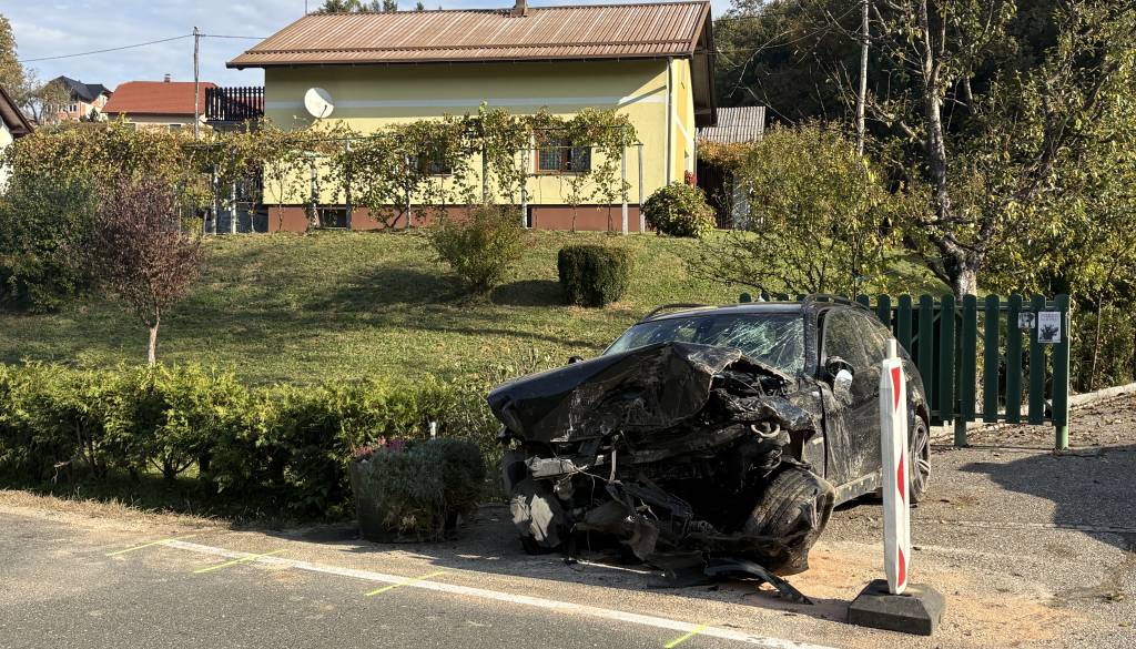 FOTO in VIDEO: Nove podrobnosti jutranje nesreče pri Vidmu, gasilci iz vozila reševali ukleščeno osebo