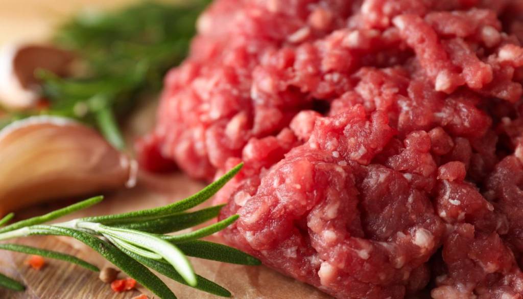 V priljubljeni trgovini odpoklic mesa slovenskega proizvajalca