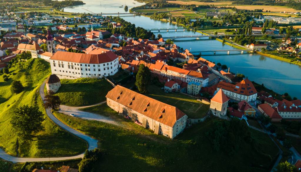 Ta konec tedna bo na Ptuju pestro, mesto bodo zaznamovale zgodbe, rock in vinska doživetja