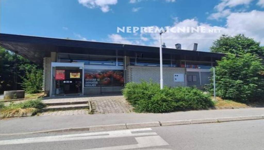 V Dolenji vasi naprodaj nekdanji Mercator in pošta: za priljubljeno vaško trgovino se odpira novo poglavje?