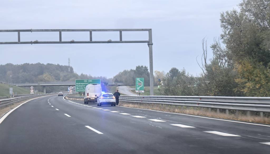 Pozor na pomurski avtocesti: Zaradi okvare vozila oviran promet
