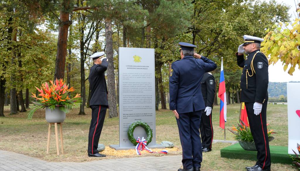 FOTO in VIDEO: Na mariborskem pokopališču odkrili posebno obeležje v čast tistim, ki so svoja življenja posvetili pomoči drugim