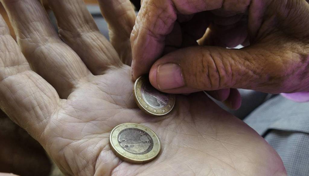V pokoj še letos ali počakati na 2027? Direktor ZPIZ pojasnjuje, kaj se bolj splača