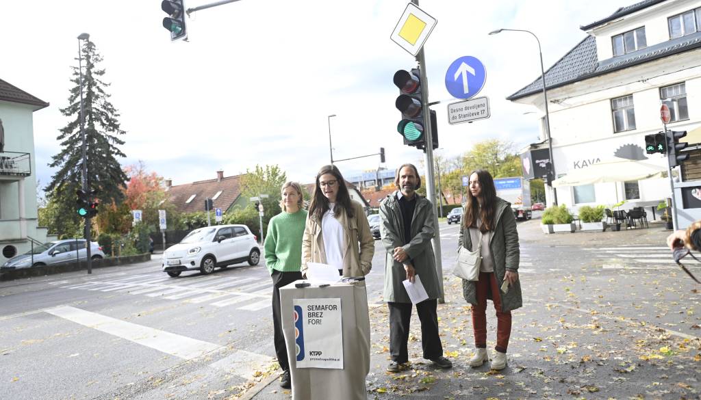 Semaforji v Ljubljani jezijo pešce in kolesarje: Na zeleno tudi več kot minuto in pol