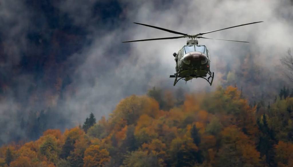Premražen turist obstal v snegu pod Škrbino, helikopter mu je rešil življenje