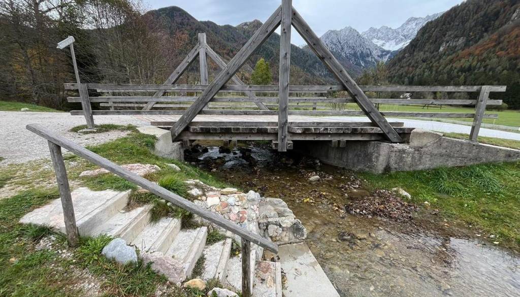 Jezerska slatina dostopna pri zimskem točilu: vodo je poznal že Valvasor