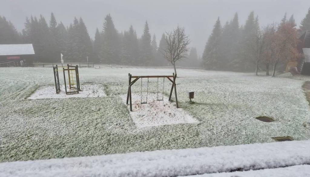 FOTO: Belo presenečenje na Štajerskem: zapadel je prvi sneg