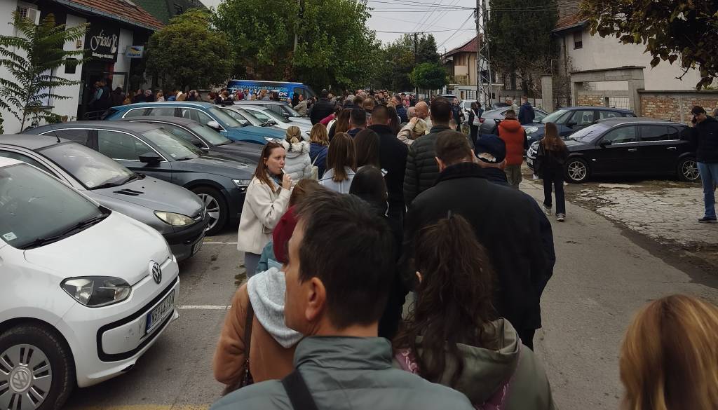 VIDEO: Vučić stopil pred javnost in priznal poraz: Zmagali so študenti