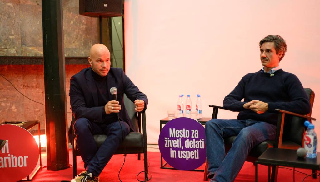 FOTO in VIDEO: Dva županska kandidata, dve mesti in skupna vprašanja: O čem sta govorila Frangež in Mesec?
