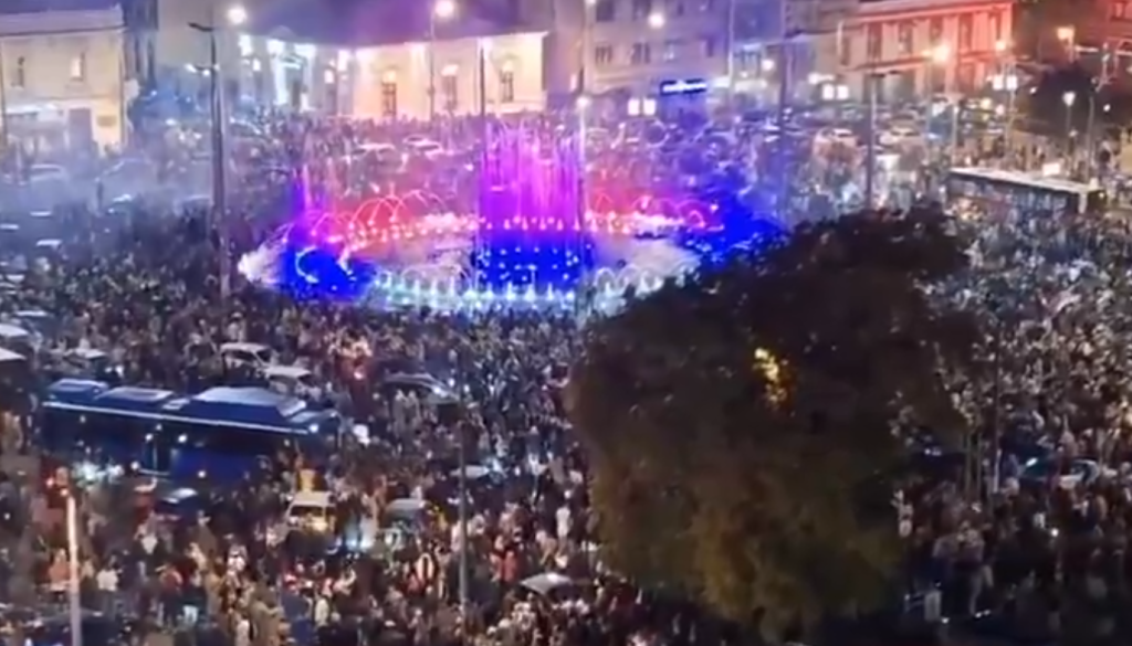 VIDEO: Po zmagi študentov v Srbiji zavladalo veselje, na ulicah tudi ples in petje