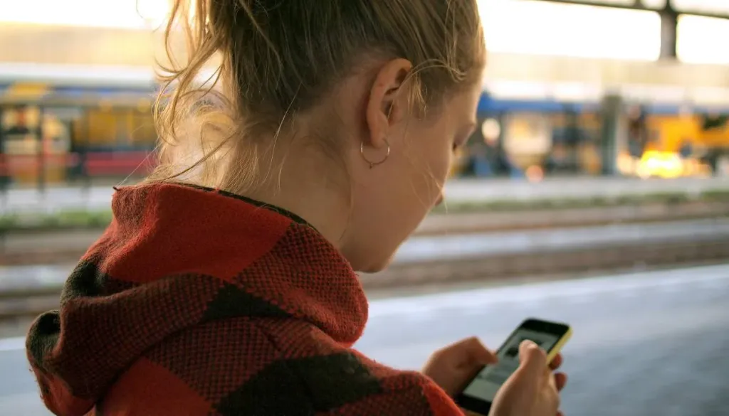 Nova prevara na WhatsAppu: En sam napačen korak in goljufi lahko berejo vaša sporočila