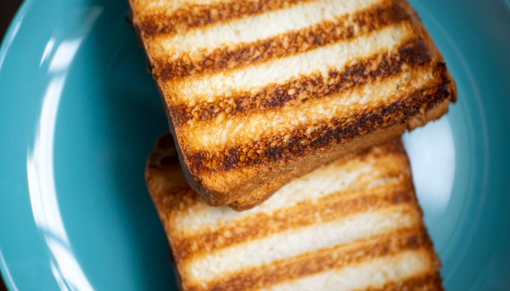 Dve trgovini umikata maslen toast, doma ga nikar ne jejte