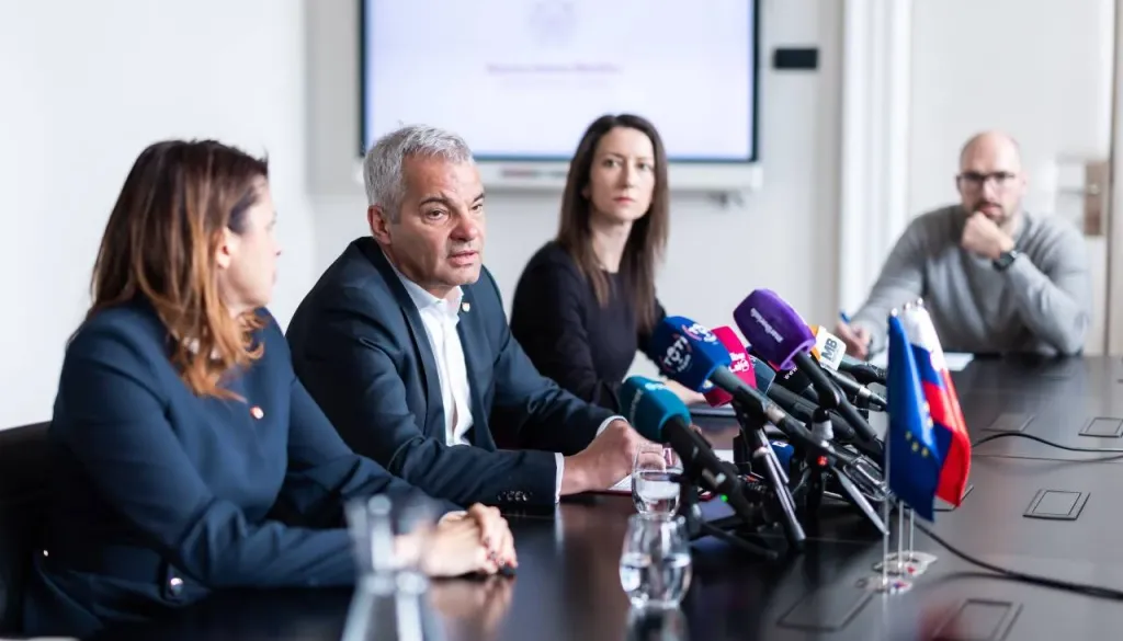 Mariborska občina tik pred menjavo župana zaposluje: V Arsenovičevem kabinetu iščejo novo okrepitev