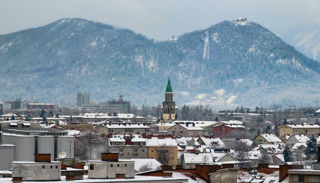 Prvi sneg v Ljubljani pride skoraj kot pred 50 leti, obleži pa trikrat manj časa