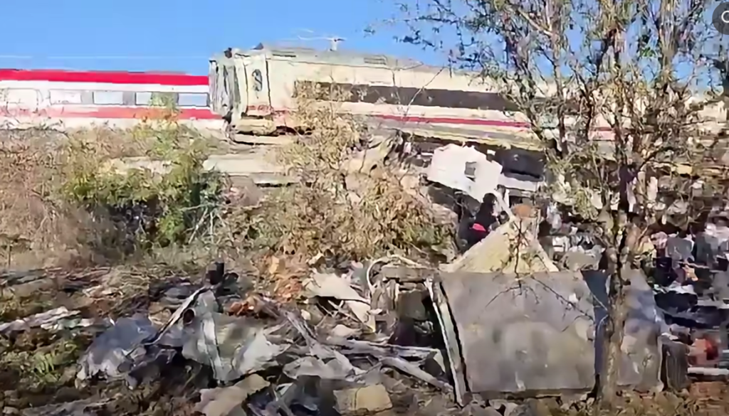 Trčila dva hitra vlaka, najmanj 30 mrtvih, število žrtev bi lahko še naraslo