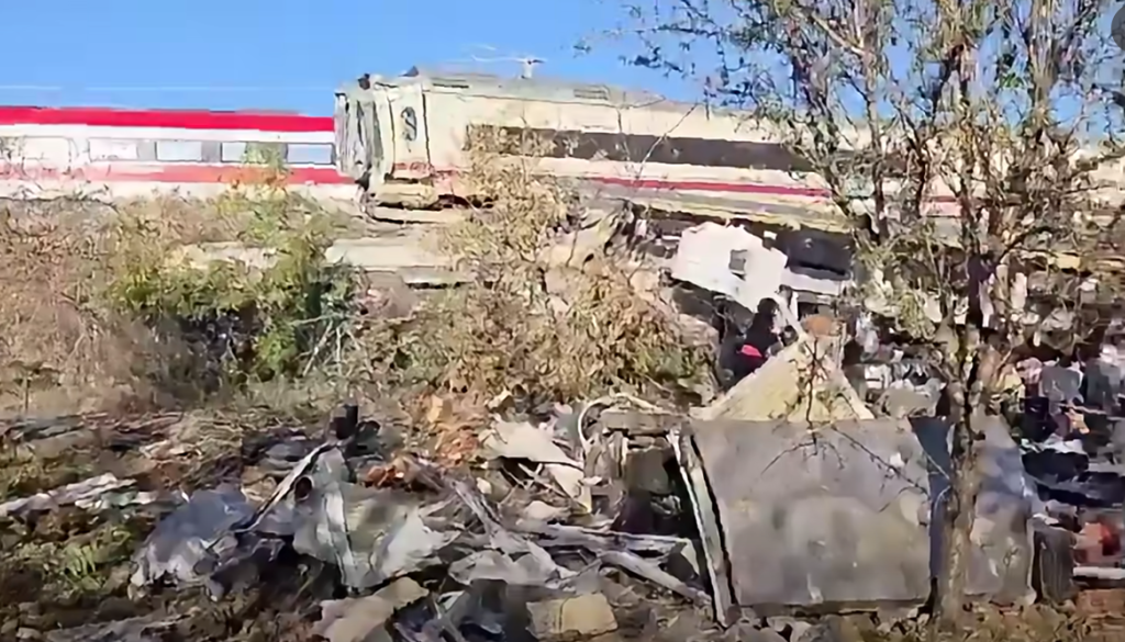 Trčila dva hitra vlaka, najmanj 30 mrtvih, število žrtev bi lahko še naraslo