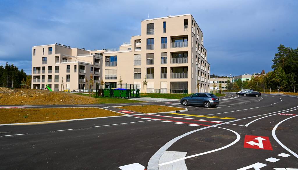 V Novem mestu odprli 29 oskrbovanih stanovanj, občina pa že napoveduje nove naložbe