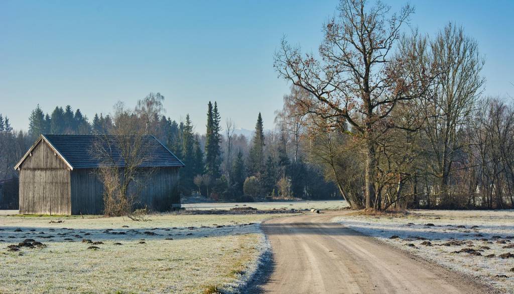 Toplih dni bo konec? Prihaja občutna ohladitev, snežinke možne tudi v nižjih legah