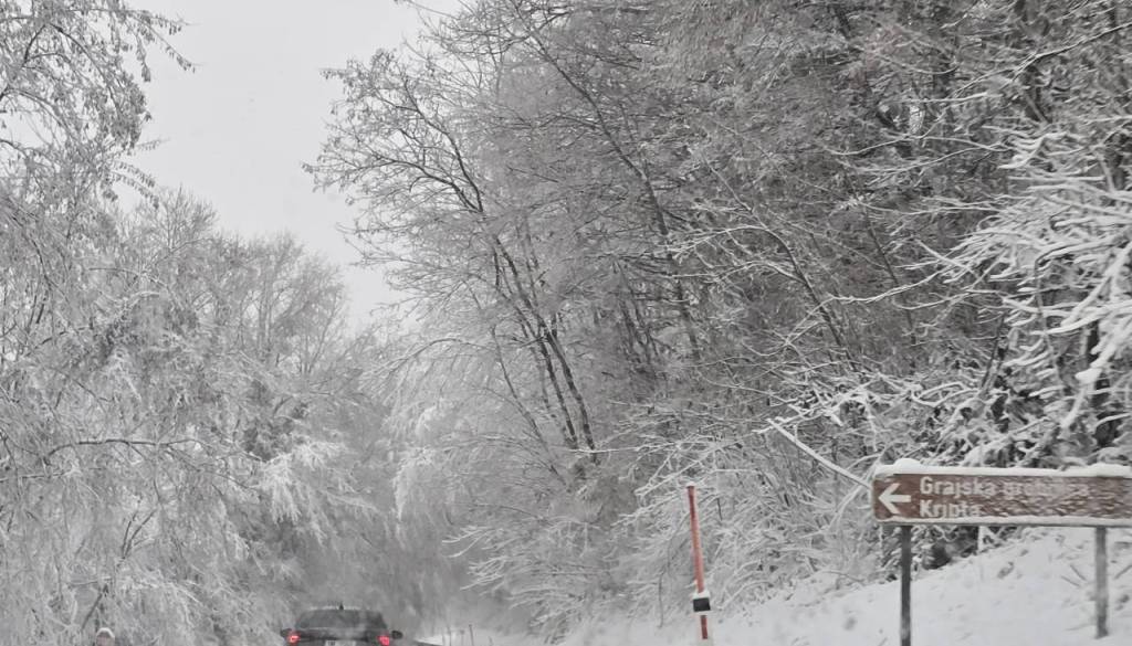 Prihaja vremenski preobrat: Največ padavin na vzhodu Slovenije, temperature bodo padle, prihaja tudi sneg