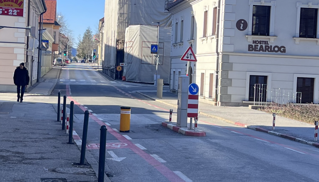 Središče Kočevja kmalu odprto za dvosmerni promet. Kdaj in za koliko časa?