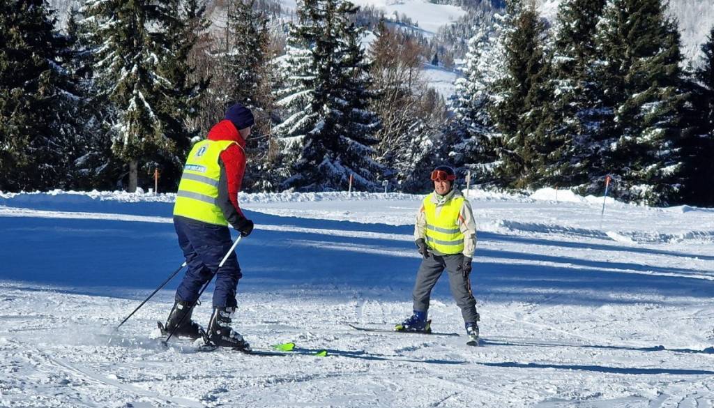 Ljubitelji smučanja, slepi in slabovidni potrebujejo vašo pomoč na snegu