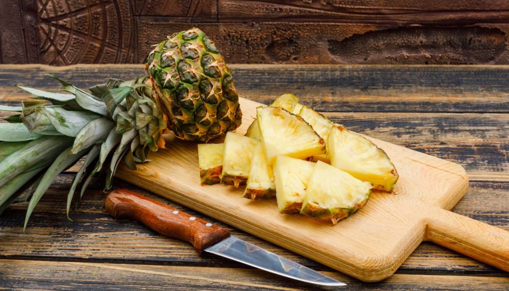 V treh trgovinah prodajali ananas s preveč pesticida