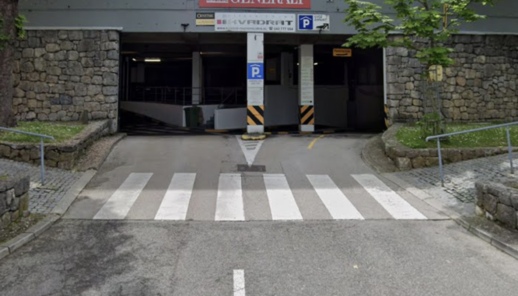 V novomeški garažni hiši nenavadna nesreča, to se je zgodilo danes dopoldne