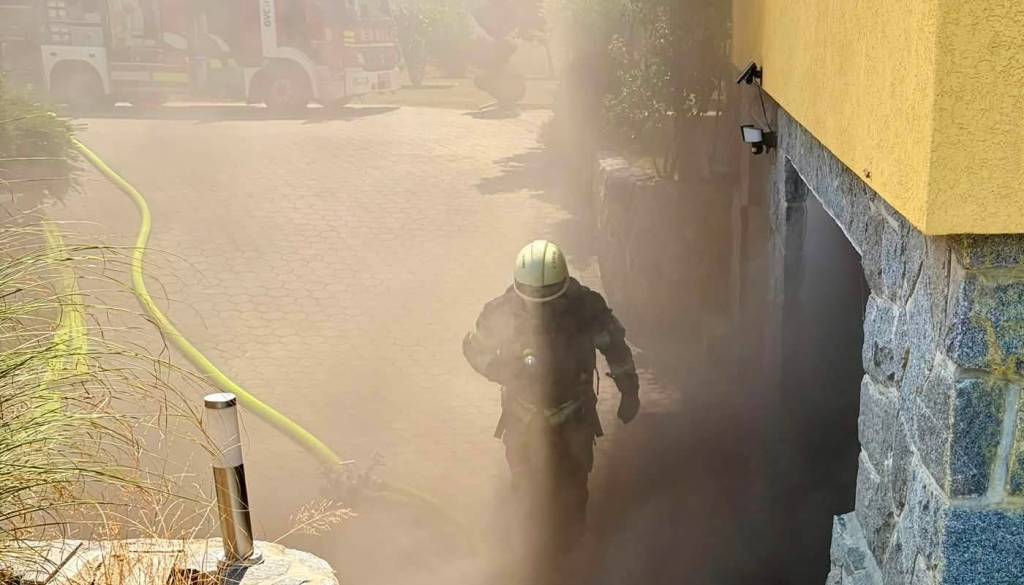 V Begunjah na Gorenjskem zagorelo: Posredovali gasilci dveh društev