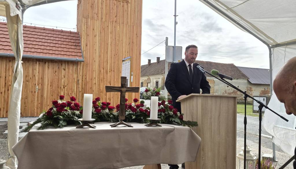 V Pordašincih slovesno blagoslovili obnovljeni zvonik