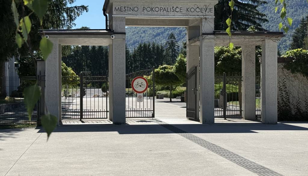 Medtem ko prižigate sveče, so na delu tatovi, opozarjajo dolenjski policisti