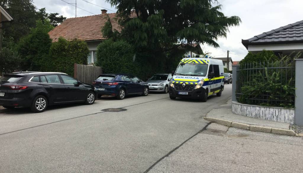 Na Štajerskem iz odklenjenega avtomobila ukradel denarnico, pin kodo našel kar v njej