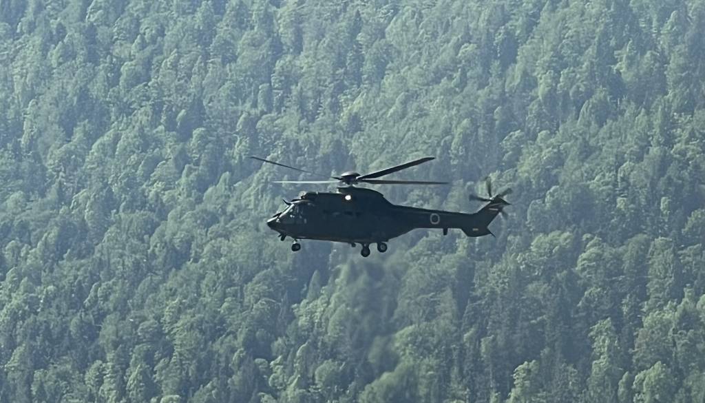 Planinka zdrsnila po pobočju Begunjščice in se poškodovala, posredovati je moral helikopter
