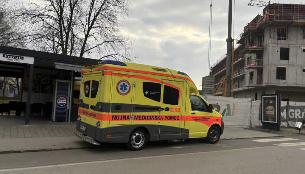 Slovenca padla z obzidja, eden pristal na intenzivni negi