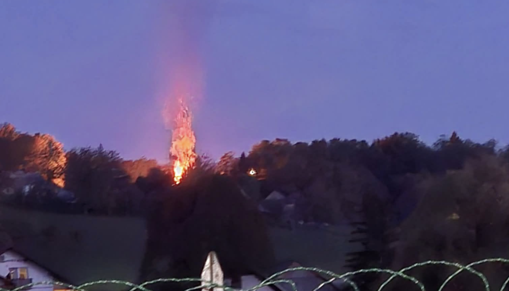 Kaj se dogaja pri Šmarjeti? Ogenj viden že od daleč