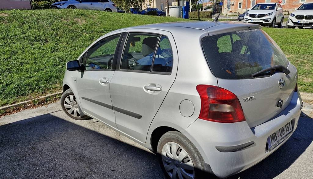 Mestna občina Ptuj prodaja Toyoto Yaris, za kakšno ceno jo lahko dobite?