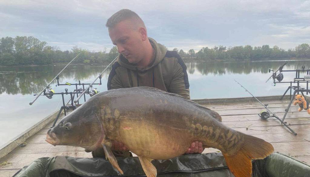 FOTO Izjemen ulov pri Murski Soboti! Uroš iz vode potegnil kar 26 kilogramov težko Helgo