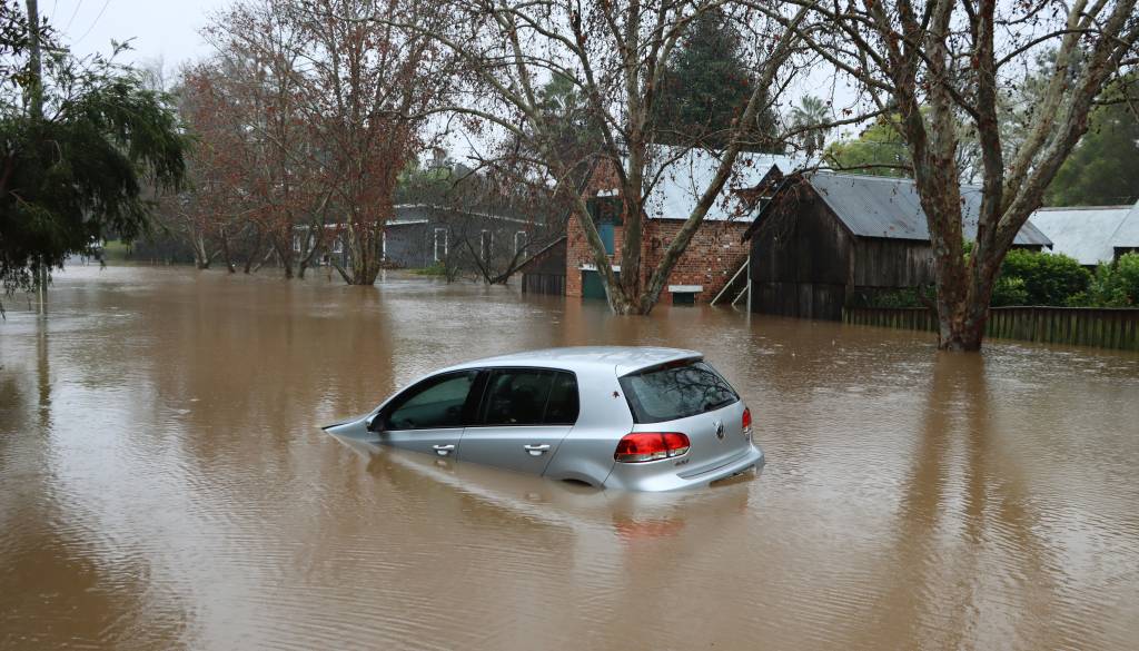 El Niño se nevarno krepi, pred nami meseci povečanega tveganja za vremenske ekstreme