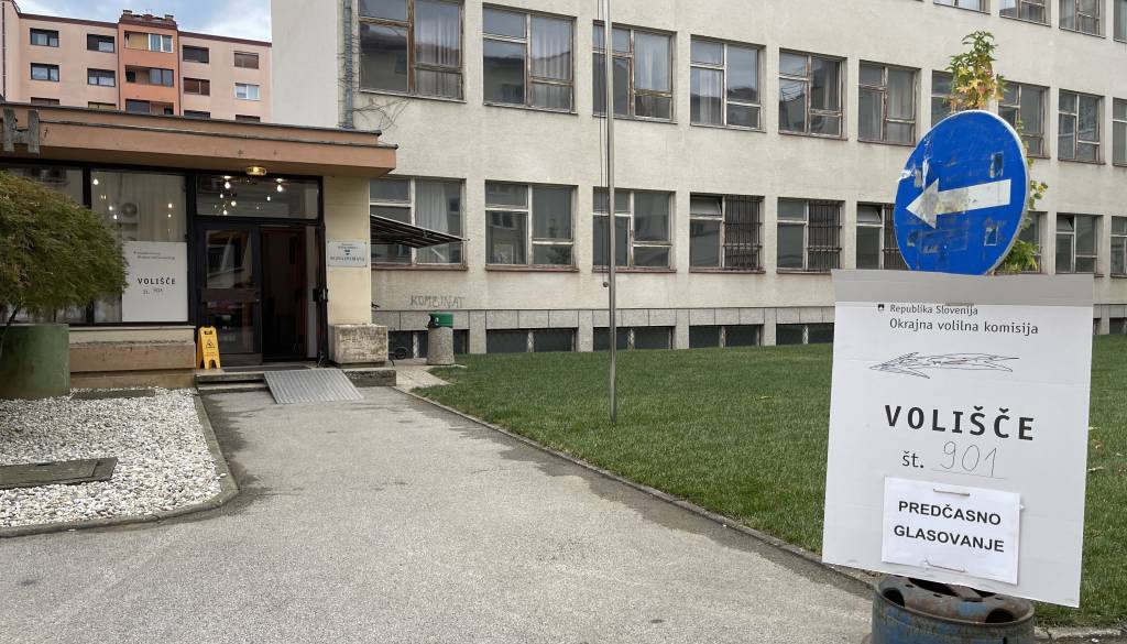 Pred nedeljskima referendumoma presenetljivo visoka udeležba, glasovalo že več kot 75.000 ljudi