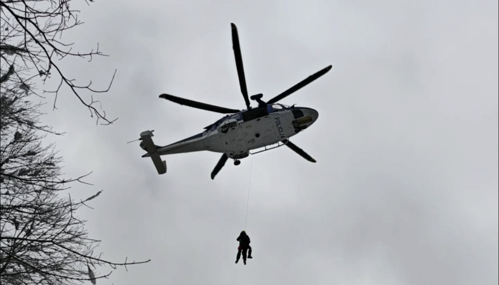 Dramatično posredovanje v slovenskih gorah, zdaj iščejo pohodnika, ki je pomagal