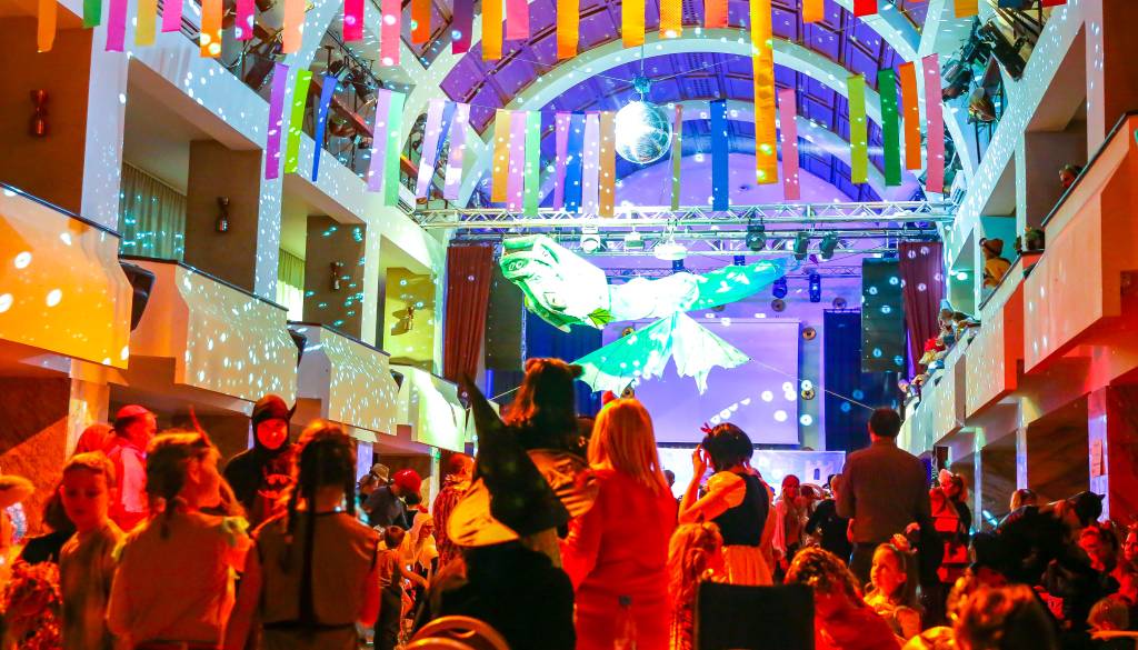 Otroško pustno rajanje v Festivalni dvorani in sprevod po mestu