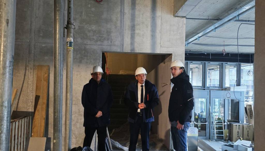 FOTO: Milijoni za šole, tudi na Jesenicah! Minister Logaj preveril največjo investicijo na Gorenjskem