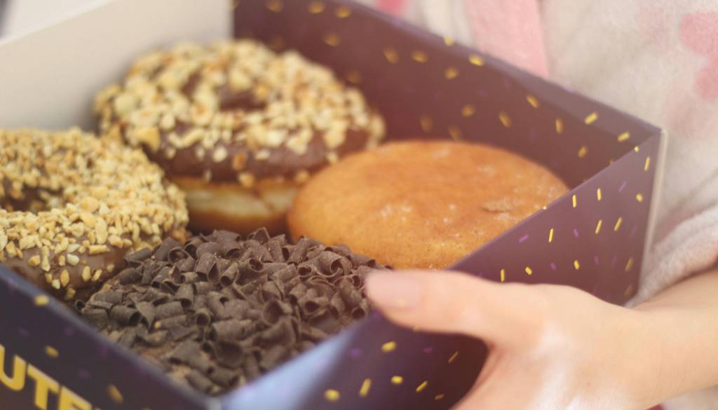 Pustne sladice po Evropi: Tradicionalni ocvrtki, ki zaznamujejo praznovanja