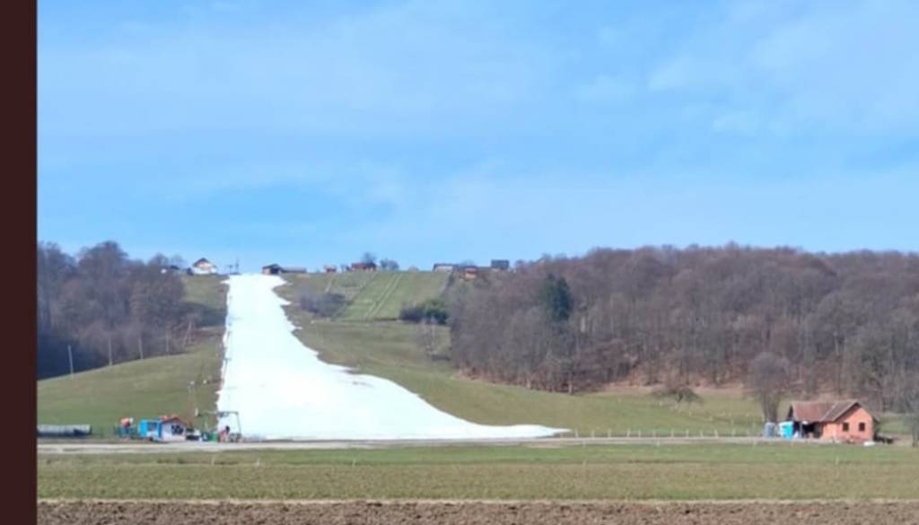 Ljubitelji smučanja, pozor! Globoki klanec začasno zaprt