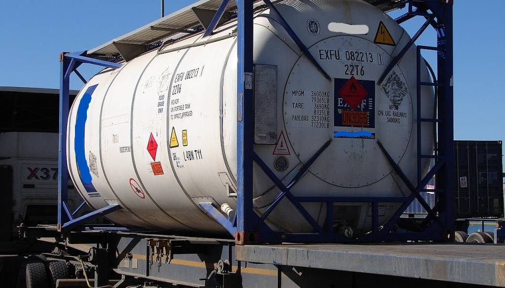 Inšpektorat poostril nadzor nad prevozi nevarnega blaga: Več podjetij brez varnostnega svetovalca