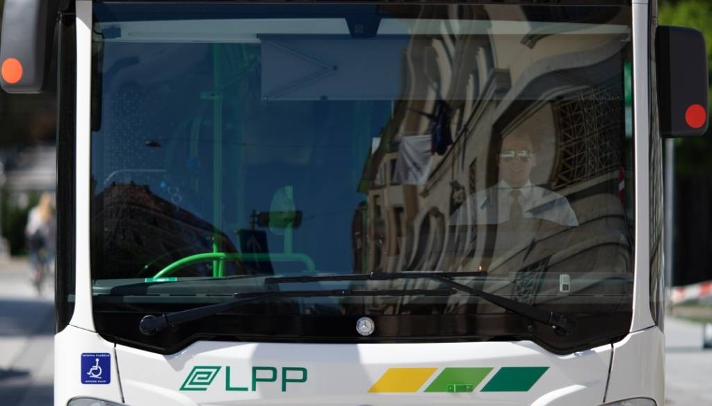 Zakaj je na liniji 5 vozil enojni avtobus? LPP pojasnjuje 