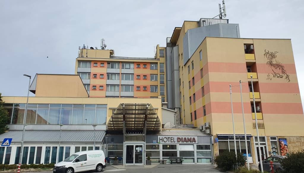 Obravnava za milijonsko tožbo Rituperja proti Domu starejših Rakičan preklicana, Hoblaj znova z zdravniškim opravičilom