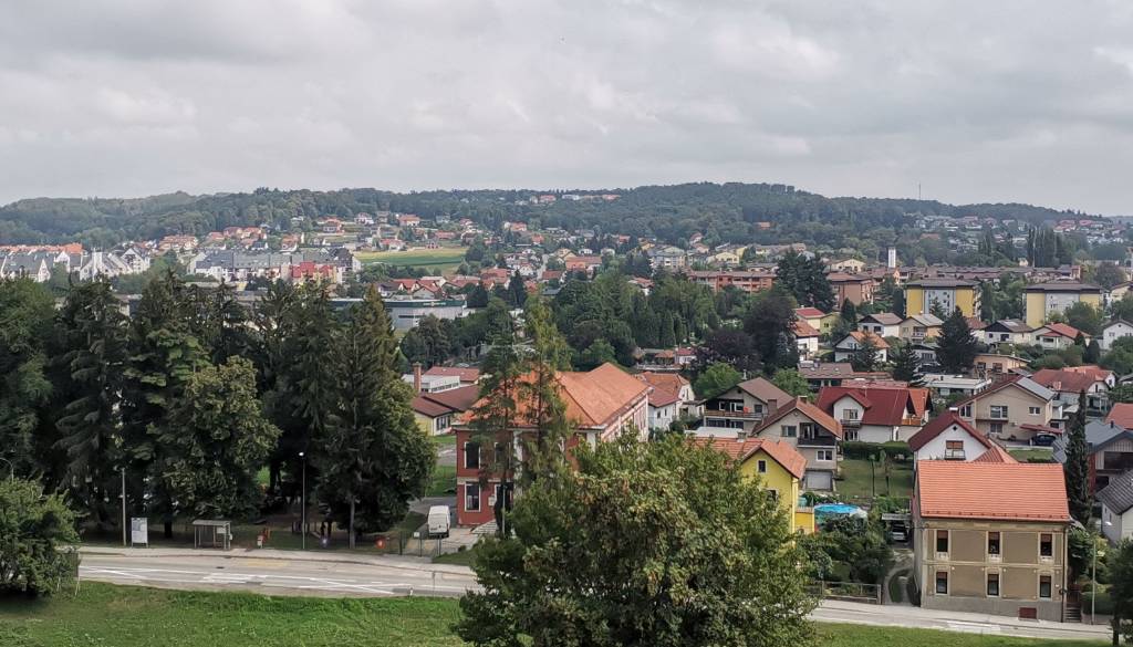 Presenetilo vas bo, koliko let bi morali varčevati za nakup stanovanja na Ptuju