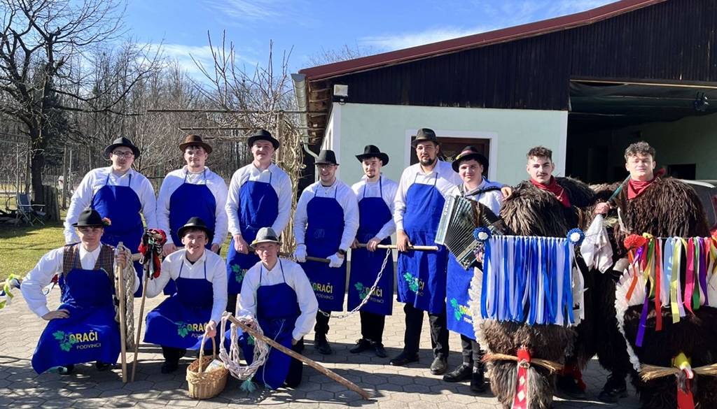 Orači iz Podvinc: Tradicija zdaj v rokah mlajše generacije